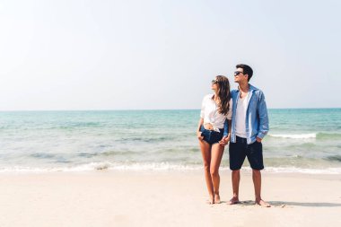 Romantik aşıklar genç çift tropikal b birlikte rahatlatıcı