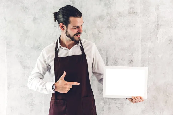 Yakışıklı sakallı barista adam küçük işletme sahibi sm portresi — Stok fotoğraf