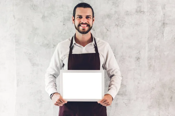 Porträt des schönen bärtigen Barista Mann Kleinunternehmer sm — Stockfoto