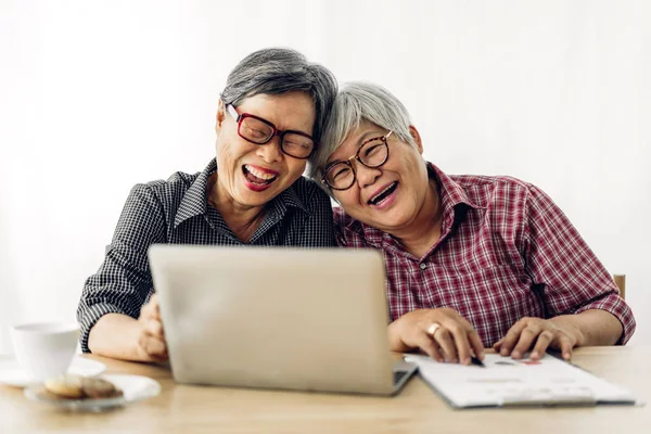 Retrato Dos Amigos Feliz Adulto Mayor Anciano Asia Mujeres Sonriendo — Foto de Stock