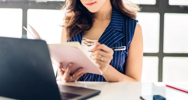 Beautiful Confident Asian Businesswoman Relaxing Looking Technology Laptop Computer While — Stock Photo, Image