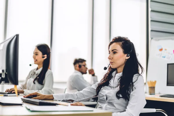 Grupo Feliz Centro Llamadas Sonriente Operador Negocios Atención Cliente Consultar —  Fotos de Stock