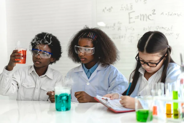 Group Teenage Cute Little Students Child Learning Research Doing Chemical — Stock Photo, Image