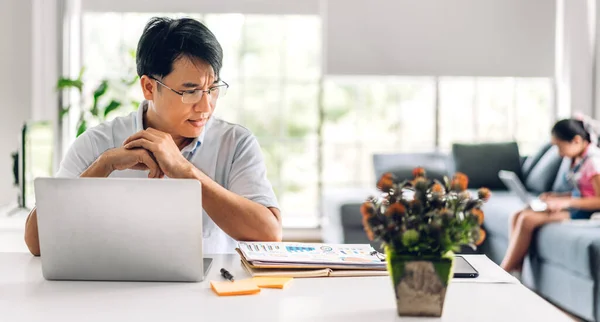 Asian Man Relaxing Using Laptop Computer Working Video Conference Meeting — Stock Photo, Image