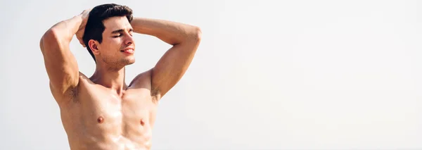 Retrato Sonriente Feliz Guapo Sexy Hombre Mostrando Musculoso Forma Cuerpo —  Fotos de Stock