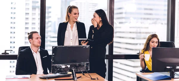 Gruppo Incontri Lavoro Professionali Discussione Della Strategia Con Nuovo Progetto — Foto Stock