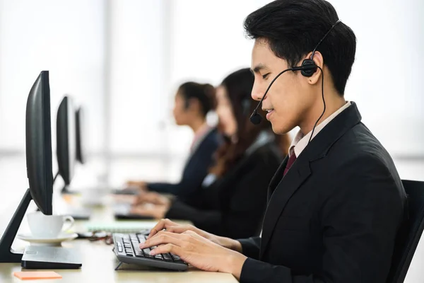 Gruppe Von Glücklichen Asiatischen Lächelnden Call Center Business Operator Kundendienst — Stockfoto