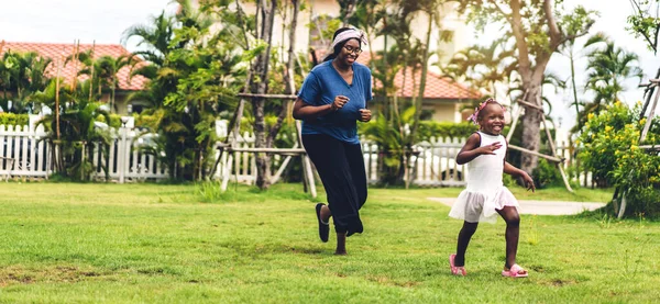 Πορτρέτο Του Απολαύσετε Ευτυχισμένη Αγάπη Μαύρο Οικογένεια Αφροαμερικανή Μητέρα Και — Φωτογραφία Αρχείου