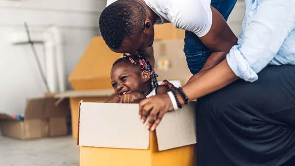 Retrato Desfrutar Amor Feliz Família Negra Afro Americana Pai Mãe — Fotografia de Stock