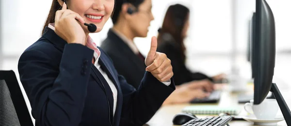 Grupo Feliz Asiático Sonriente Call Center Operador Negocios Atención Cliente — Foto de Stock