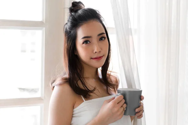 Portrait Smiling Happy Cheerful Beautiful Pretty Asian Woman Relaxing Drinking — Stock Photo, Image