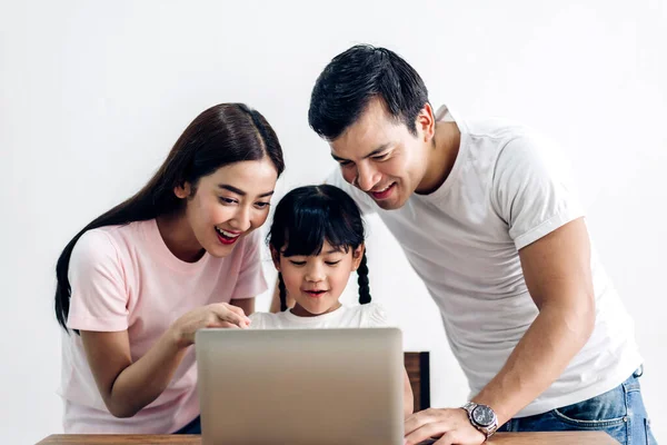 Ritratto Godere Felice Amore Sorridente Famiglia Asiatica Padre Madre Con — Foto Stock