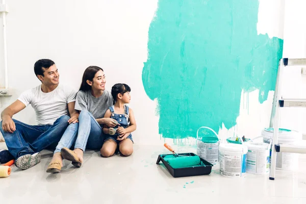 Heureuse Famille Asiatique Utilisant Rouleau Peinture Des Murs Peinture Dans — Photo