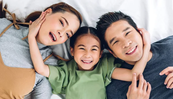 Vista Superior Del Retrato Disfrutar Feliz Sonriente Amor Asiático Familia —  Fotos de Stock