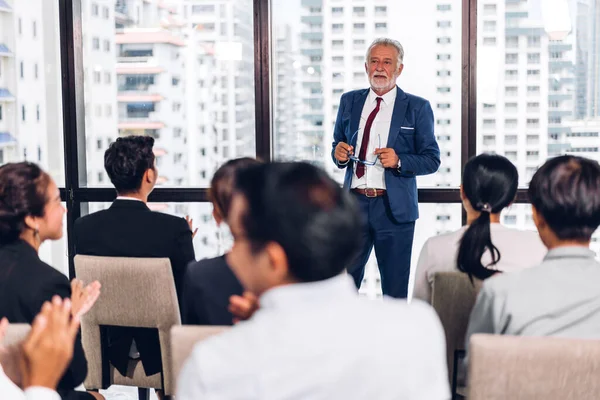 Empresário Frente Grupo Pessoas Consultoria Seminário Conferência Reunião Sala Seminário — Fotografia de Stock