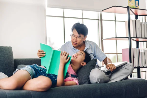 Ritratto Godere Felice Amore Sorridente Padre Famiglia Asiatico Bambina Asiatica — Foto Stock