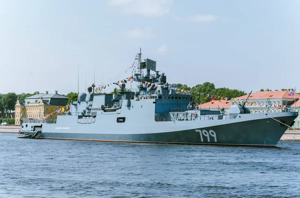 Sankt Petersburg Ryssland Juli 2018 Fregatt Admiral Makarov Förtöjd Vid — Stockfoto