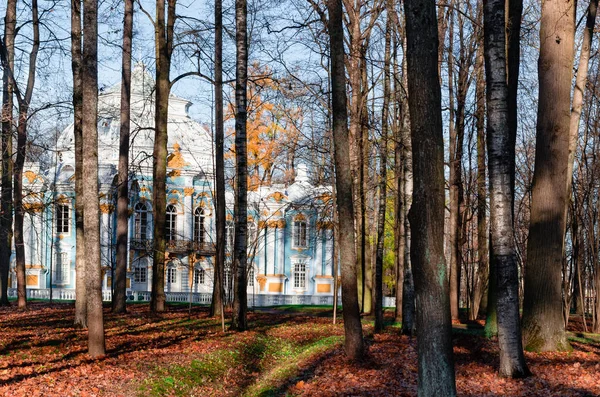 Fragment Blue Baroque Pavilion White Columns Background Autumn Trees Carpet — Stock Photo, Image