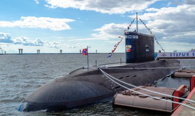 Saint Petersburg, Rusya - 5 Temmuz 2015: St. Petersburg'daki deniz salonunda lenexpo iskelesinde en yeni dizel denizaltı 