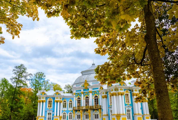 Fragment Blue Baroque Pavilion White Columns Background Autumn Trees Background — Stock Photo, Image