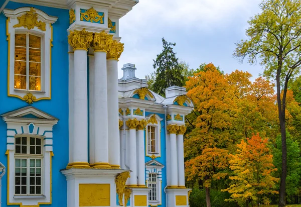 Fragment Blue Baroque Pavilion White Columns Background Autumn Trees Background — Stock Photo, Image