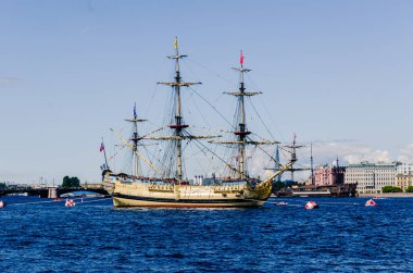 St. Petersburg, Rusya - 26 Temmuz 2020: Doğrusal yelkenli gemisi 