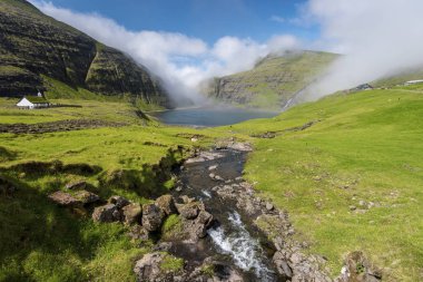 Faroe dili Streymoy Adası Pollurin Laguna ve Saksun Köyü