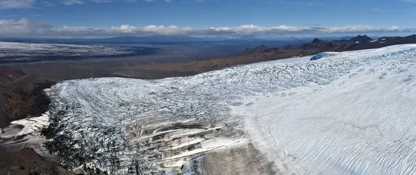 Glassier Vatnajokull アイスランド国立公園の Kverkfjoll 山地斜面のパノラマ Dyngjujokkull 氷河のアウトレットは 左ページの背景 — ストック写真