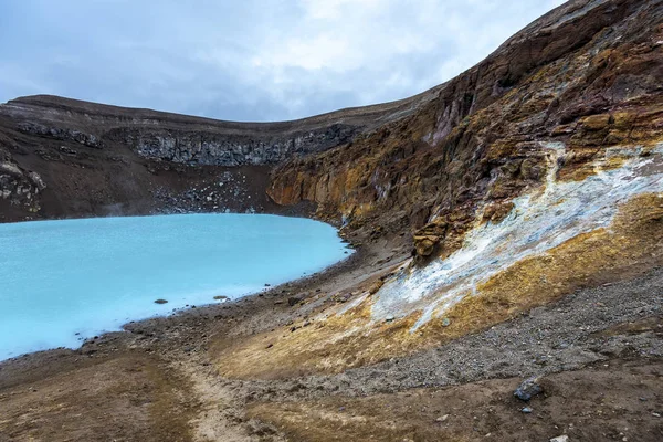 Väggarna Viti Kratern Med Geotermisk Sjön Vid Askja Caldera Midnatt — Stockfoto