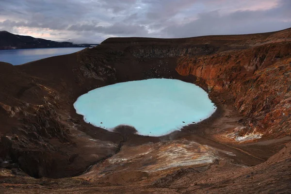 Viti Kratern Och Geotermiska Sjön Vid Askja Caldera Midnatt Lampor — Stockfoto