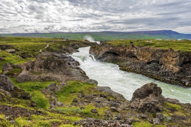 Manzara Skjalfandafljot Nehri'nin aşağı akım Godafoss şelale içinde kuzeydoğu İzlanda. 