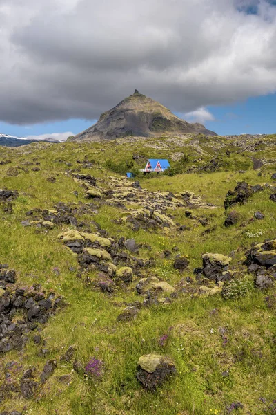 Vista en la montaña Stapafell desde los acantilados de Valasnos en Snaefellsnes —  Fotos de Stock