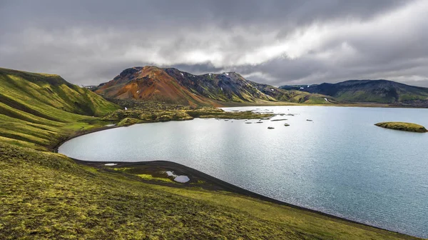 Panorama del lago Frostastadavatn y la zona de lava Namshraun en High —  Fotos de Stock