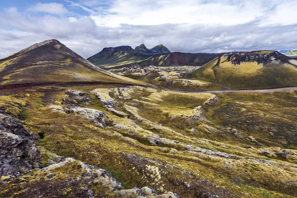 Vulkanische landschap van Landmannalaugar regio in IJsland Highland — Stockfoto