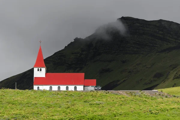 Vik Vik I Myrdal Güney Köyü İzlanda kilisede. 