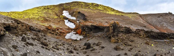 Lakagigar volkanik krater duvarlar üzerinde kumtaşı oluşumları