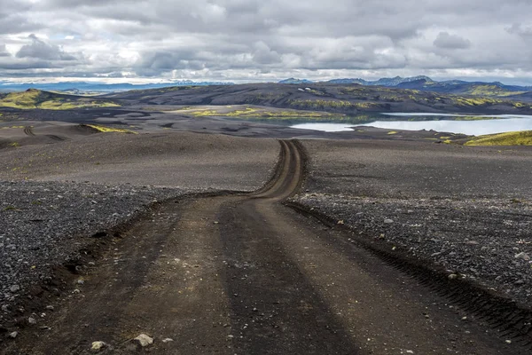 Lakavegur F206 weg door spleetvulkaan vulkanische horizontalis gebied in S — Stockfoto