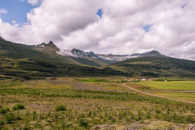 Bragdavellir çiftlik alanında Easte Belediyesi Djupavogshreppur