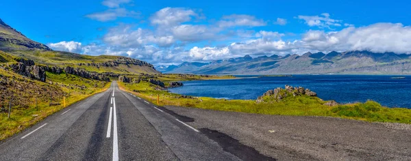 Περιφερειακή οδός 1 στην Ανατολική Ισλανδία, με την πανοραμική θέα στο Stodva — Φωτογραφία Αρχείου