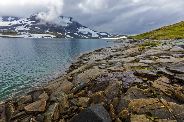 Plesteinvatnet 湖の国境、ソグン og Fjordane、ノルウェー. — ストック写真