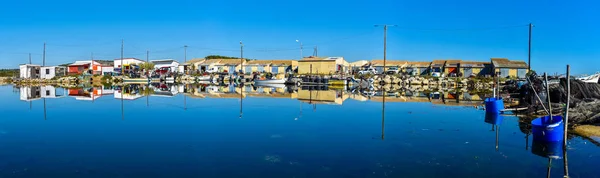 Vista panorâmica na vila de pescadores na fronteira de Ayroll Laguna — Fotografia de Stock