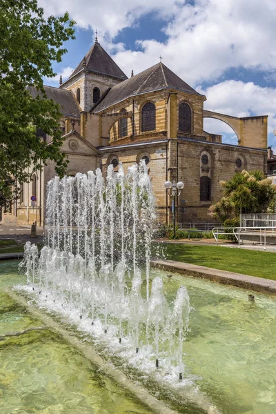 Katedralen Notre Dame i DAX stad, sett från parken, FoU — Stockfoto