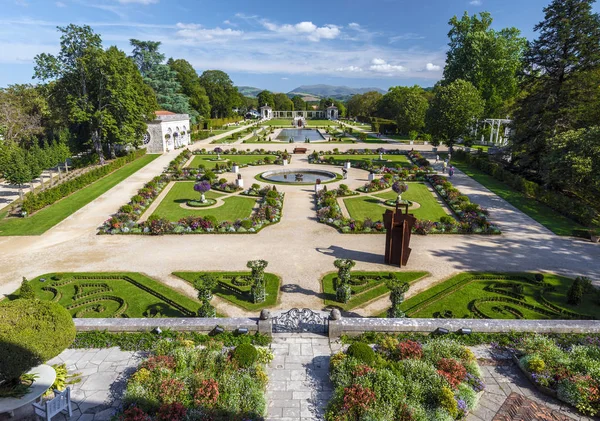 Francouzské zahrady Villa Arnaga v Cambo-les-Bains, viděných z — Stock fotografie