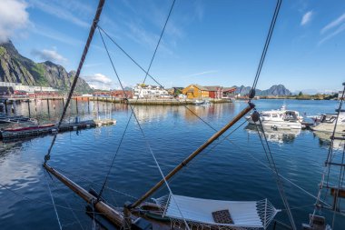  Svolvaer Town fro merkezinde Lamholmen adacık görünümü