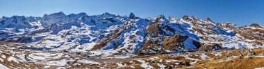 Eas gelen İspanyol Pireneler üst Tena Vadisi Panoramik görünümü