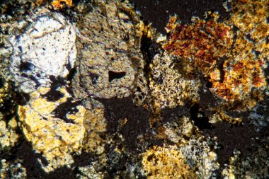 Mikroskop altında meteor Nwa 6870 petrografik ince bölümü