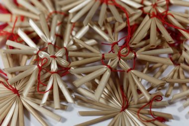 Noel dekorasyonu için saman yıldız