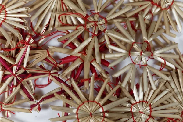 Noel dekorasyonu için saman yıldız