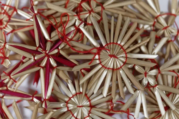 Noel dekorasyonu için saman yıldız