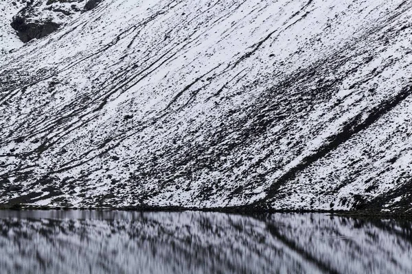 O Schottensee na Fluelapass na Suíça — Fotografia de Stock